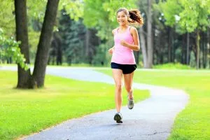 đi-bộ-chế-độ-tập-luyện-cho-người-bệnh-gout-nên-làm-mỗi-ngày-1